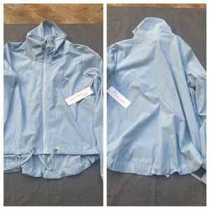 Nanette Lenore Play lightweight jacket sz L
STYLE: 89790W411
COLOR:4GLAC GLACIER